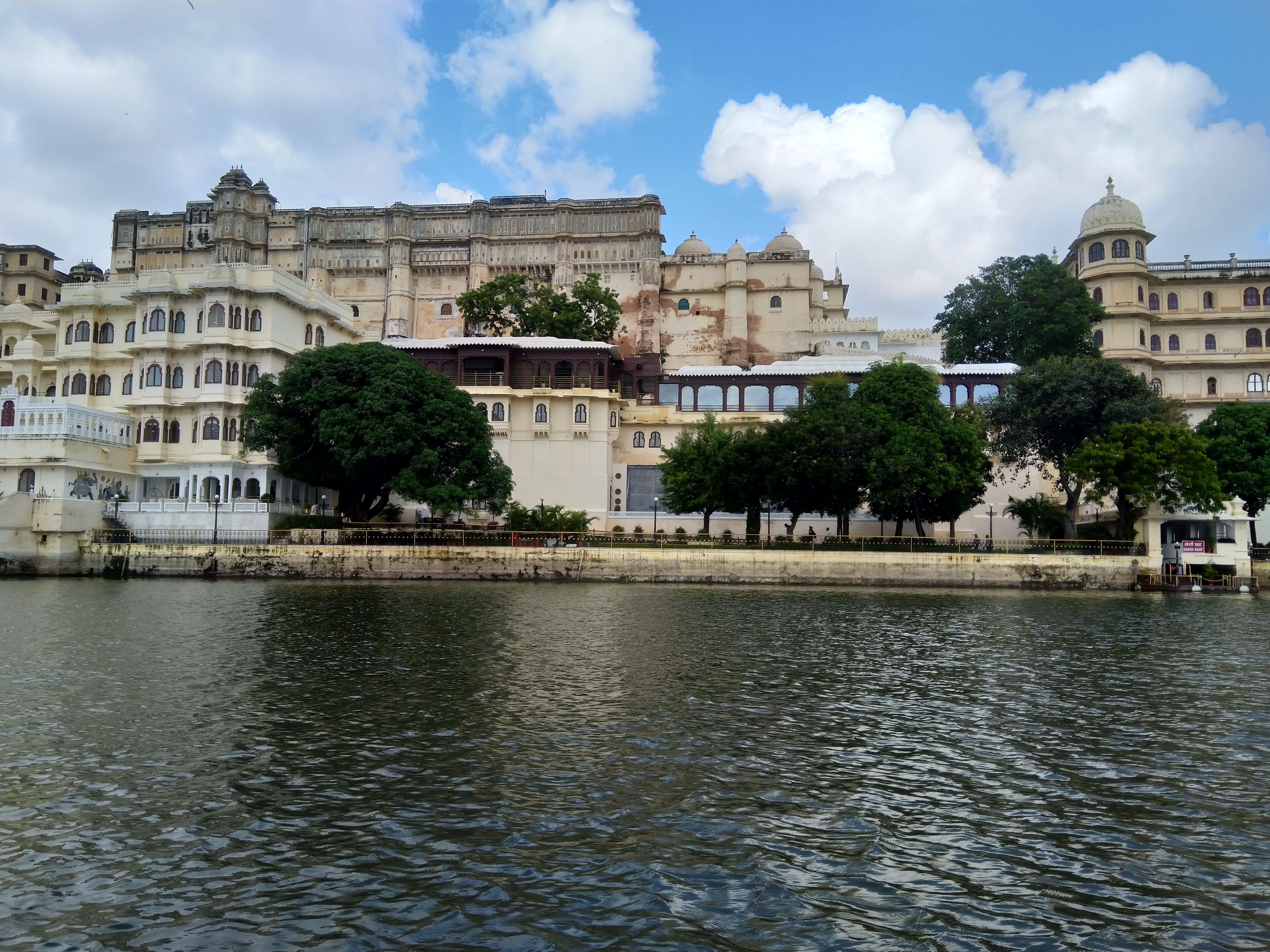 City palace from Pichola Lake