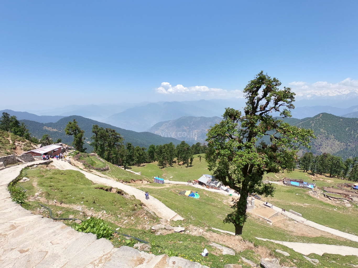 Beautiful landscape of trek to tungnath temple in uttarakhand