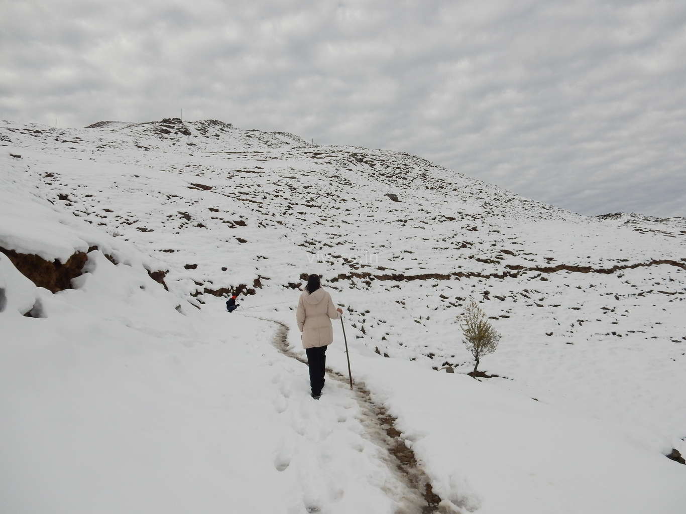 trek to parashar lake